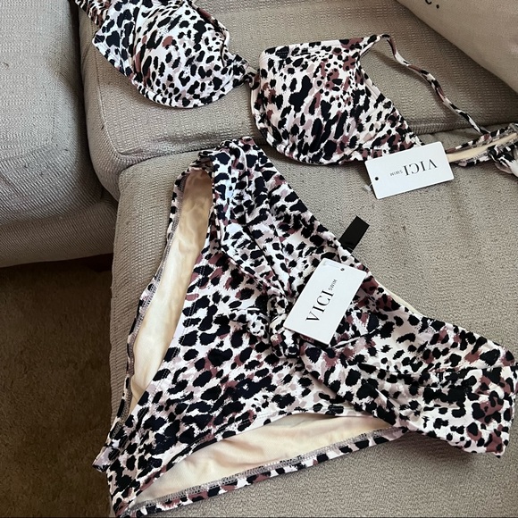 NWT Vici Dolls collection 2 piece swimsuit - Picture 1 of 4